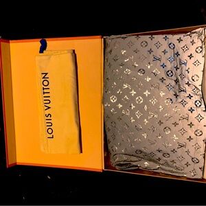 Moving and I have way too many clothes so I’m getting rid of some of them.